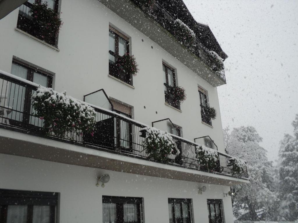 Albergo Del Cacciatore Cremeno Exterior photo